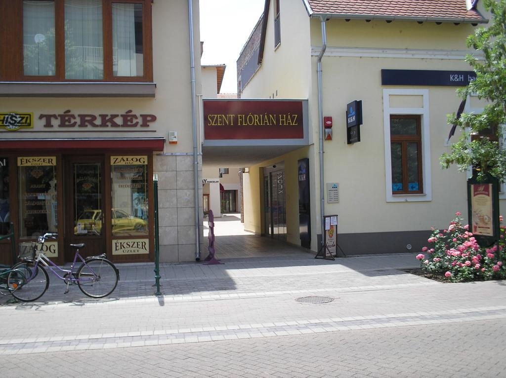 Mediterran Szallas Дьюла Экстерьер фото